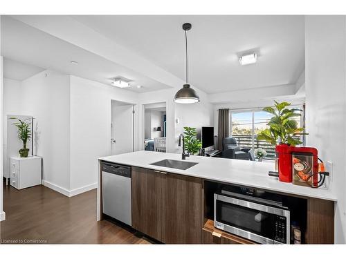 207-5025 Harvard Road, Mississauga, ON - Indoor Photo Showing Kitchen