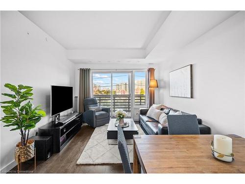 207-5025 Harvard Road, Mississauga, ON - Indoor Photo Showing Living Room