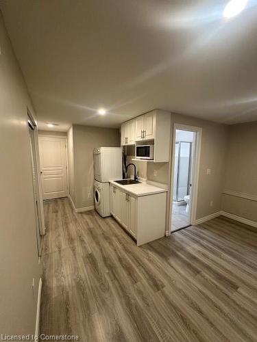 5 Oxfordshire Lane, Kitchener, ON - Indoor Photo Showing Kitchen