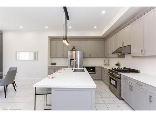 115 Threshing Mill Boulevard, Oakville, ON - Indoor Photo Showing Kitchen With Double Sink With Upgraded Kitchen