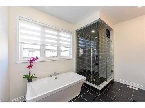 115 Threshing Mill Boulevard, Oakville, ON - Indoor Photo Showing Bathroom