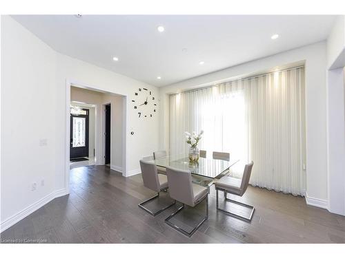 115 Threshing Mill Boulevard, Oakville, ON - Indoor Photo Showing Dining Room