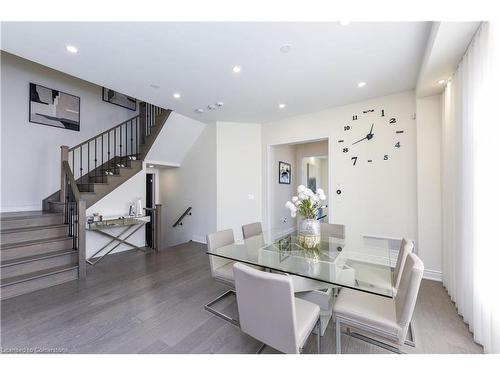 115 Threshing Mill Boulevard, Oakville, ON - Indoor Photo Showing Dining Room