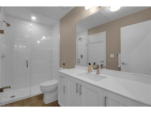 410-150 Sabina Drive, Oakville, ON - Indoor Photo Showing Bathroom