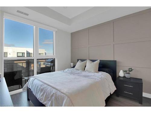 410-150 Sabina Drive, Oakville, ON - Indoor Photo Showing Bedroom