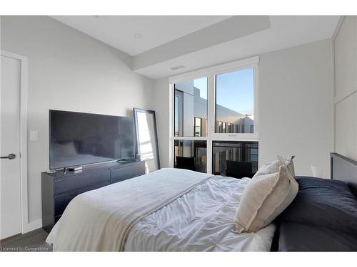 410-150 Sabina Drive, Oakville, ON - Indoor Photo Showing Bedroom