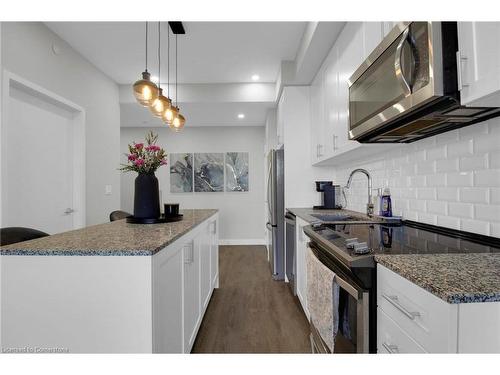 410-150 Sabina Drive, Oakville, ON - Indoor Photo Showing Kitchen With Upgraded Kitchen