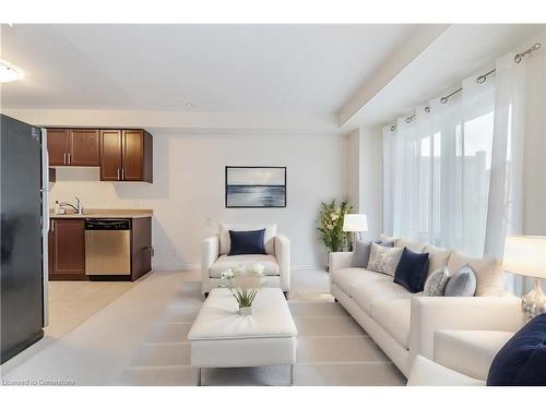 35 Nearco Crescent, Oshawa, ON - Indoor Photo Showing Living Room