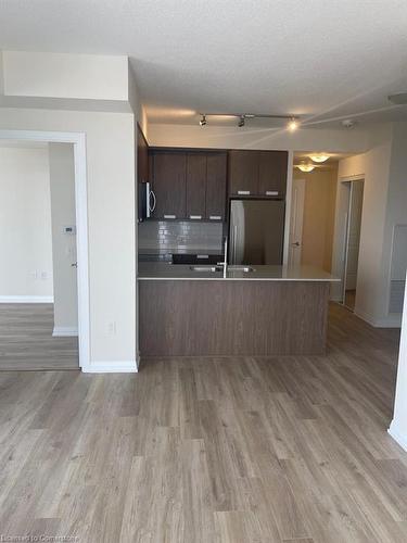 1019-35 Watergarden Drive, Mississauga, ON - Indoor Photo Showing Kitchen With Double Sink