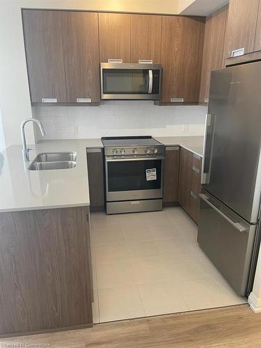 1019-35 Watergarden Drive, Mississauga, ON - Indoor Photo Showing Kitchen With Double Sink