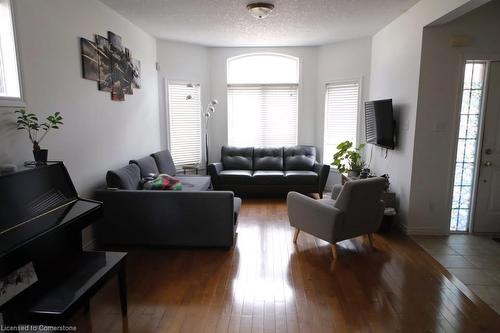 9 Knack Lane, Cambridge, ON - Indoor Photo Showing Living Room