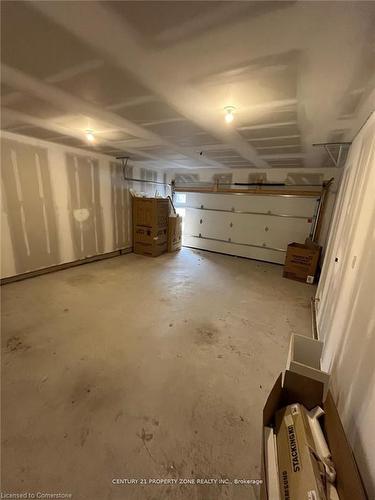 3250 Parker Avenue, Fort Erie, ON - Indoor Photo Showing Garage