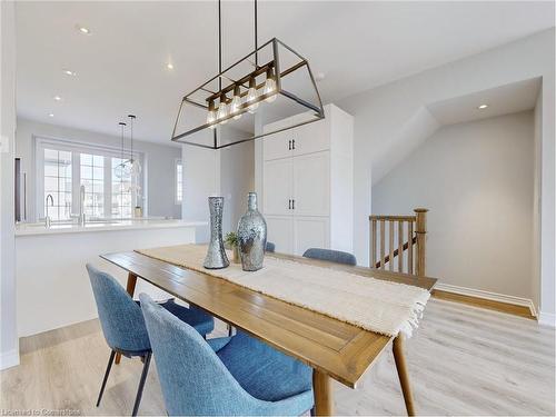 394 Belcourt Common, Oakville, ON - Indoor Photo Showing Dining Room