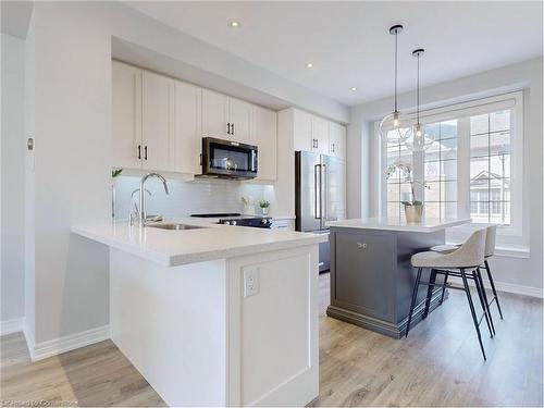 394 Belcourt Common, Oakville, ON - Indoor Photo Showing Kitchen With Upgraded Kitchen