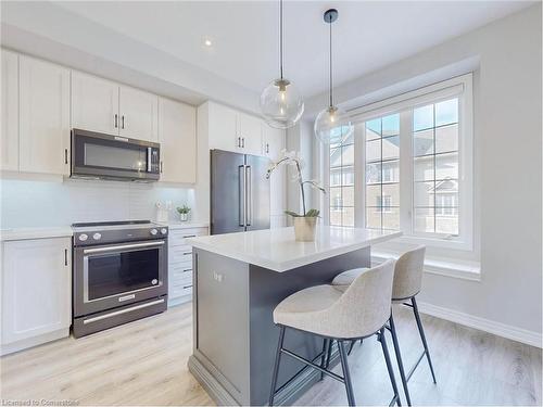 394 Belcourt Common, Oakville, ON - Indoor Photo Showing Kitchen With Upgraded Kitchen