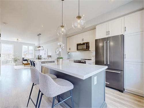 394 Belcourt Common, Oakville, ON - Indoor Photo Showing Kitchen With Upgraded Kitchen