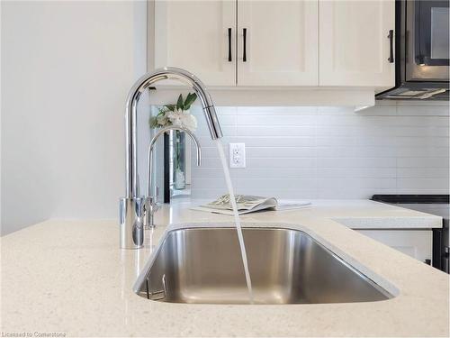 394 Belcourt Common, Oakville, ON - Indoor Photo Showing Kitchen