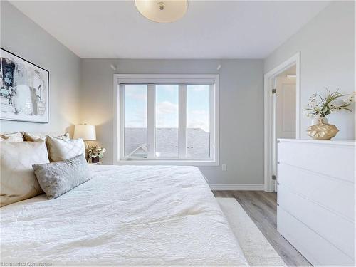 394 Belcourt Common, Oakville, ON - Indoor Photo Showing Bedroom