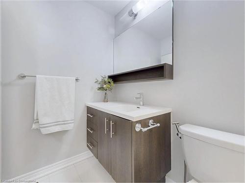 394 Belcourt Common, Oakville, ON - Indoor Photo Showing Bathroom