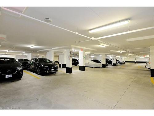 1413-55 Speers Road Drive, Oakville, ON - Indoor Photo Showing Garage