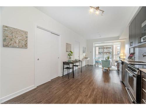 604-212 King William Street, Hamilton, ON - Indoor Photo Showing Kitchen