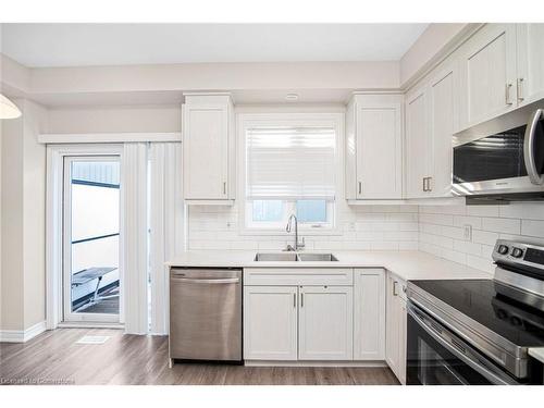 575 Woodward Avenue, Hamilton, ON - Indoor Photo Showing Kitchen With Upgraded Kitchen