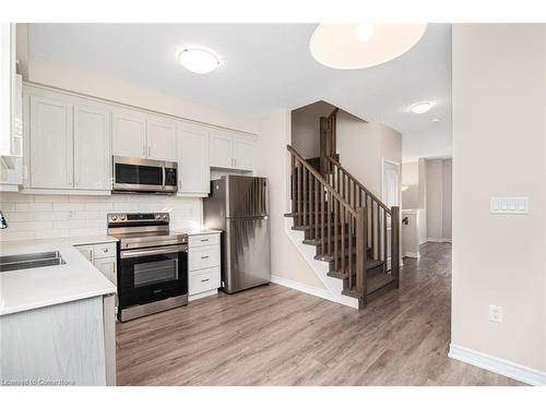 575 Woodward Avenue, Hamilton, ON - Indoor Photo Showing Kitchen With Double Sink