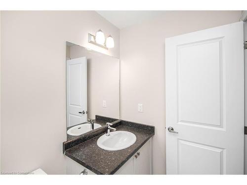 575 Woodward Avenue, Hamilton, ON - Indoor Photo Showing Bathroom