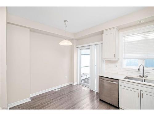 575 Woodward Avenue, Hamilton, ON - Indoor Photo Showing Kitchen