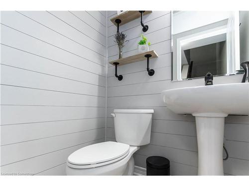 29 Appleby Street, Kitchener, ON - Indoor Photo Showing Bathroom