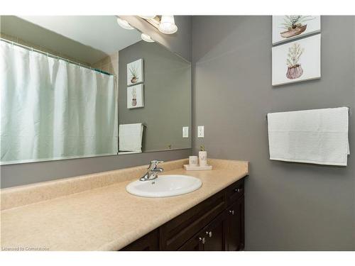 29 Appleby Street, Kitchener, ON - Indoor Photo Showing Bathroom