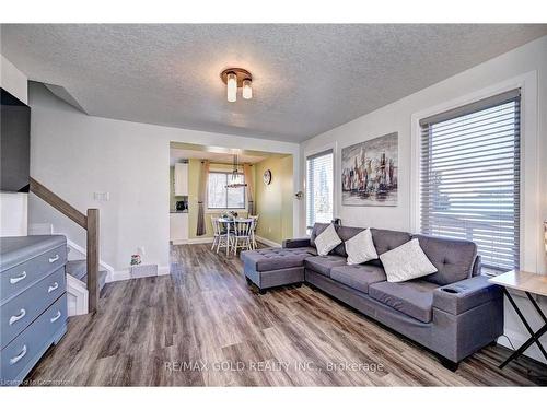 104 Edgemere Drive, Cambridge, ON - Indoor Photo Showing Living Room