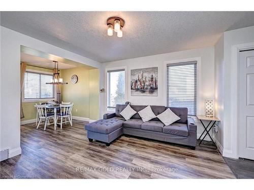 104 Edgemere Drive, Cambridge, ON - Indoor Photo Showing Living Room