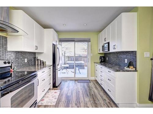 104 Edgemere Drive, Cambridge, ON - Indoor Photo Showing Kitchen With Upgraded Kitchen