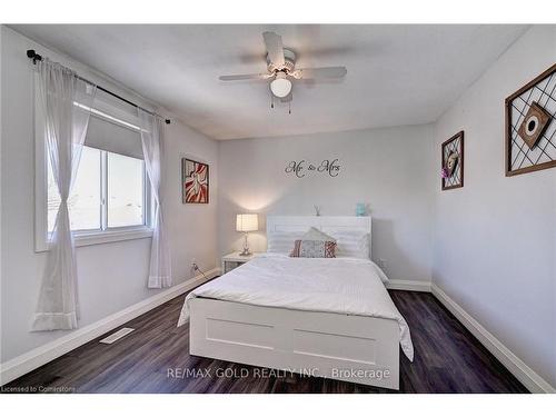 104 Edgemere Drive, Cambridge, ON - Indoor Photo Showing Bedroom