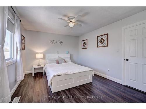 104 Edgemere Drive, Cambridge, ON - Indoor Photo Showing Bedroom