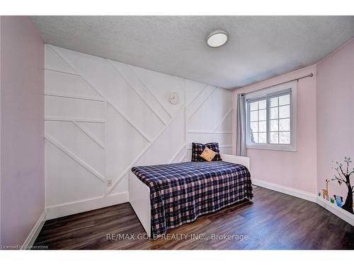 104 Edgemere Drive, Cambridge, ON - Indoor Photo Showing Bedroom