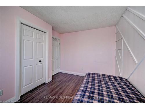 104 Edgemere Drive, Cambridge, ON - Indoor Photo Showing Bedroom