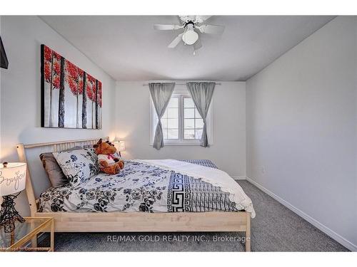 104 Edgemere Drive, Cambridge, ON - Indoor Photo Showing Bedroom