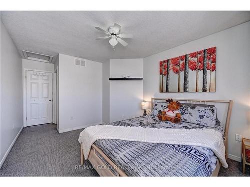 104 Edgemere Drive, Cambridge, ON - Indoor Photo Showing Bedroom