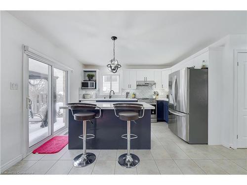 1751 Coronation Drive, London, ON - Indoor Photo Showing Kitchen With Upgraded Kitchen