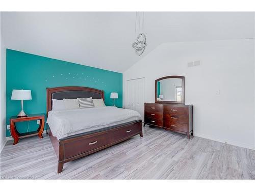 1751 Coronation Drive, London, ON - Indoor Photo Showing Bedroom