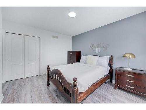 1751 Coronation Drive, London, ON - Indoor Photo Showing Bedroom