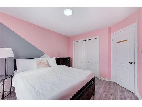 1751 Coronation Drive, London, ON - Indoor Photo Showing Bedroom