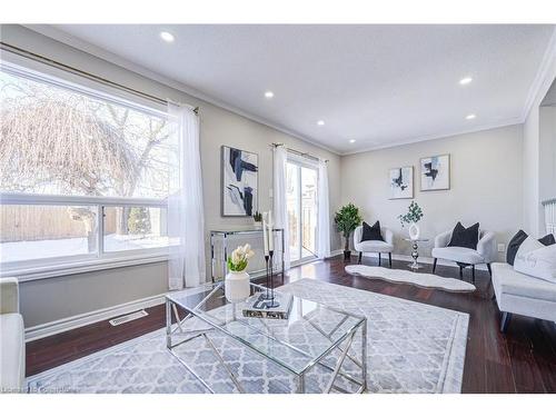 98 Kovac Road, Cambridge, ON - Indoor Photo Showing Living Room