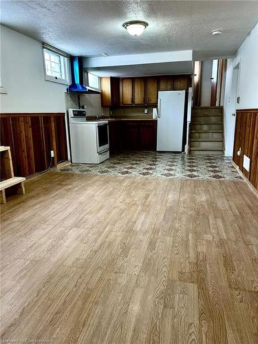 25 Ruskview Road, Kitchener, ON - Indoor Photo Showing Kitchen