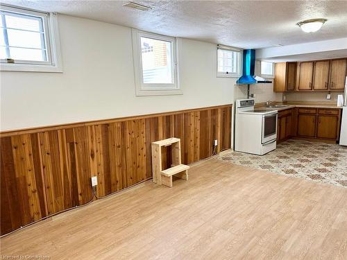 25 Ruskview Road, Kitchener, ON - Indoor Photo Showing Kitchen