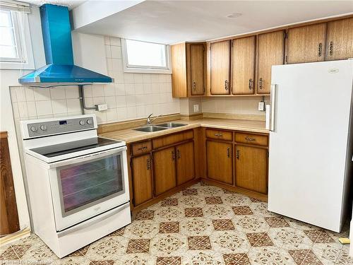 25 Ruskview Road, Kitchener, ON - Indoor Photo Showing Kitchen With Double Sink