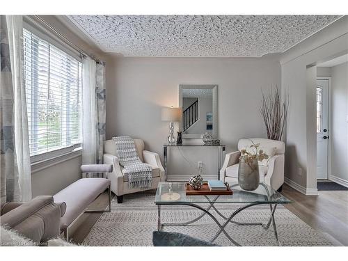 172 Sanatorium Road, Hamilton, ON - Indoor Photo Showing Living Room