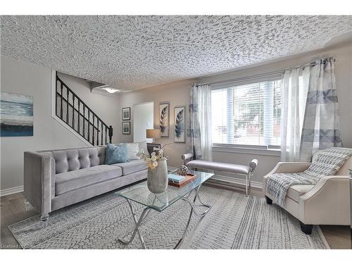 172 Sanatorium Road, Hamilton, ON - Indoor Photo Showing Living Room